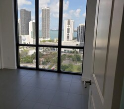 1600 NE 1st Ave, Unit 1906 in Miami, FL - Building Photo - Building Photo