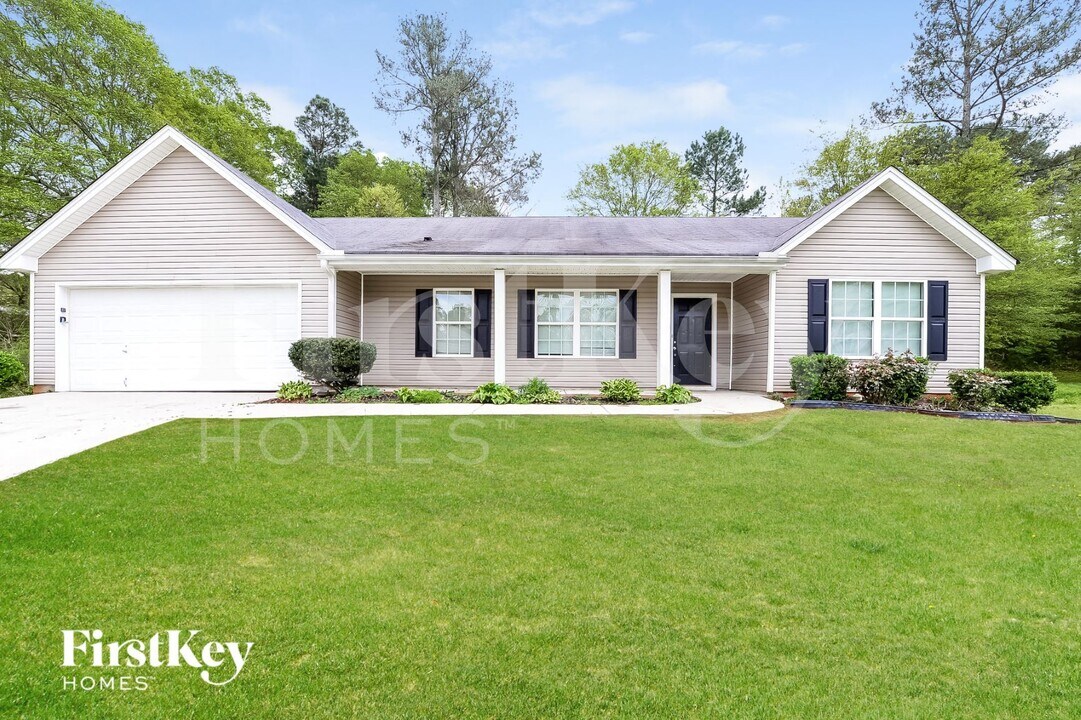 208 Cane Ave in Social Circle, GA - Building Photo