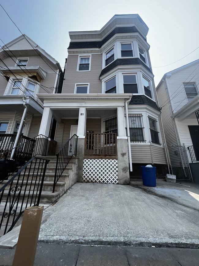 81 2nd St, Unit 2FL in Newark, NJ - Building Photo - Building Photo