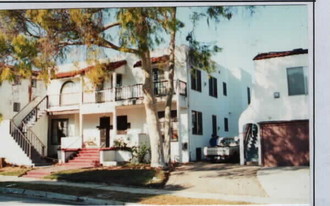 914-922 1/2 W. 10th St. Apartamentos