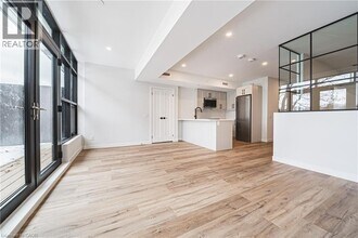 555 Sanatorium Rd in Hamilton, ON - Building Photo - Building Photo