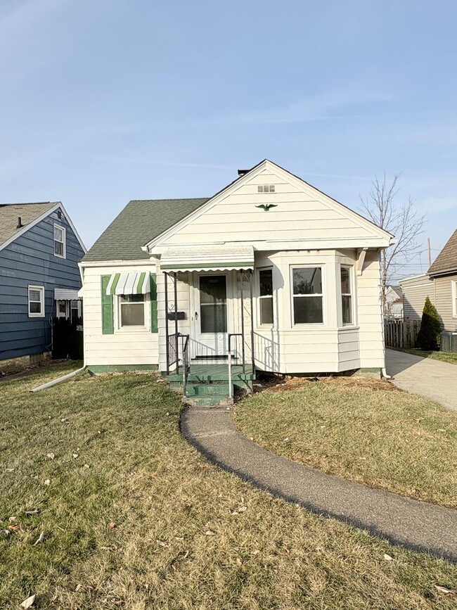 218 W Capistrano Ave