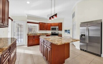 547 Foxcreek Dr in Lehigh Acres, FL - Building Photo - Building Photo