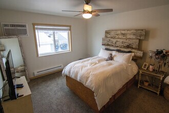 455 Century Pl, Unit 215 in Onalaska, WI - Foto de edificio - Building Photo