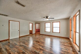 528 27th St in Woodville, TX - Building Photo - Building Photo