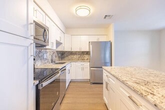 114 S Lakeside Dr, Unit 116 in Lake Worth Beach, FL - Foto de edificio - Building Photo