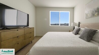 9235 W Russell Rd, Unit 213 in Las Vegas, NV - Foto de edificio - Building Photo