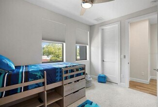 1330 W Gray St in Tampa, FL - Building Photo - Building Photo