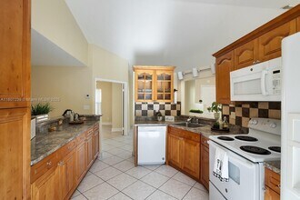 20770 NW 1st St in Pembroke Pines, FL - Building Photo - Building Photo