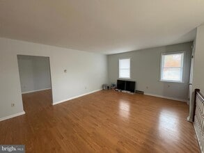 50 US-130 in Trenton, NJ - Foto de edificio - Building Photo