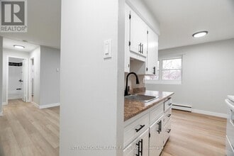 24 Brookside St in London, ON - Building Photo - Building Photo