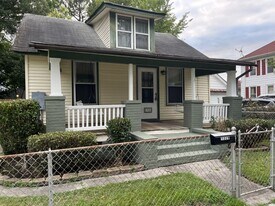 1328 Stewart St in Chesapeake, VA - Building Photo