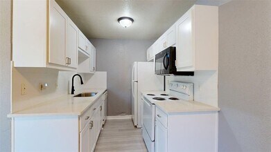 1524 Pine Ridge Dr, Unit A in College Station, TX - Building Photo - Building Photo