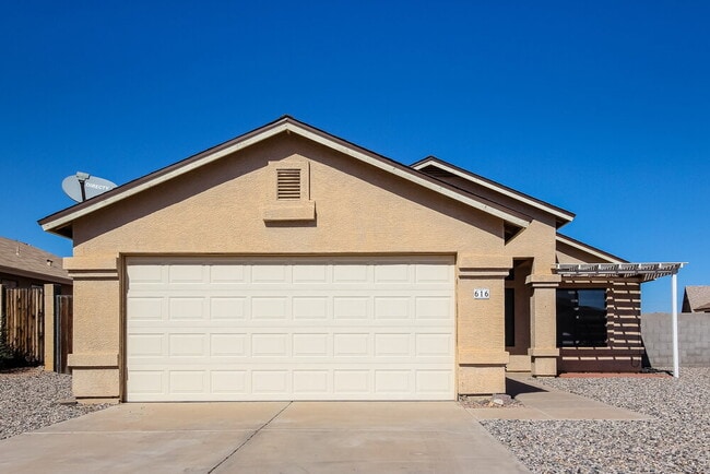 property at 616 E Arizona Ave