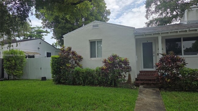 2462 SW 20th St in Miami, FL - Building Photo - Building Photo