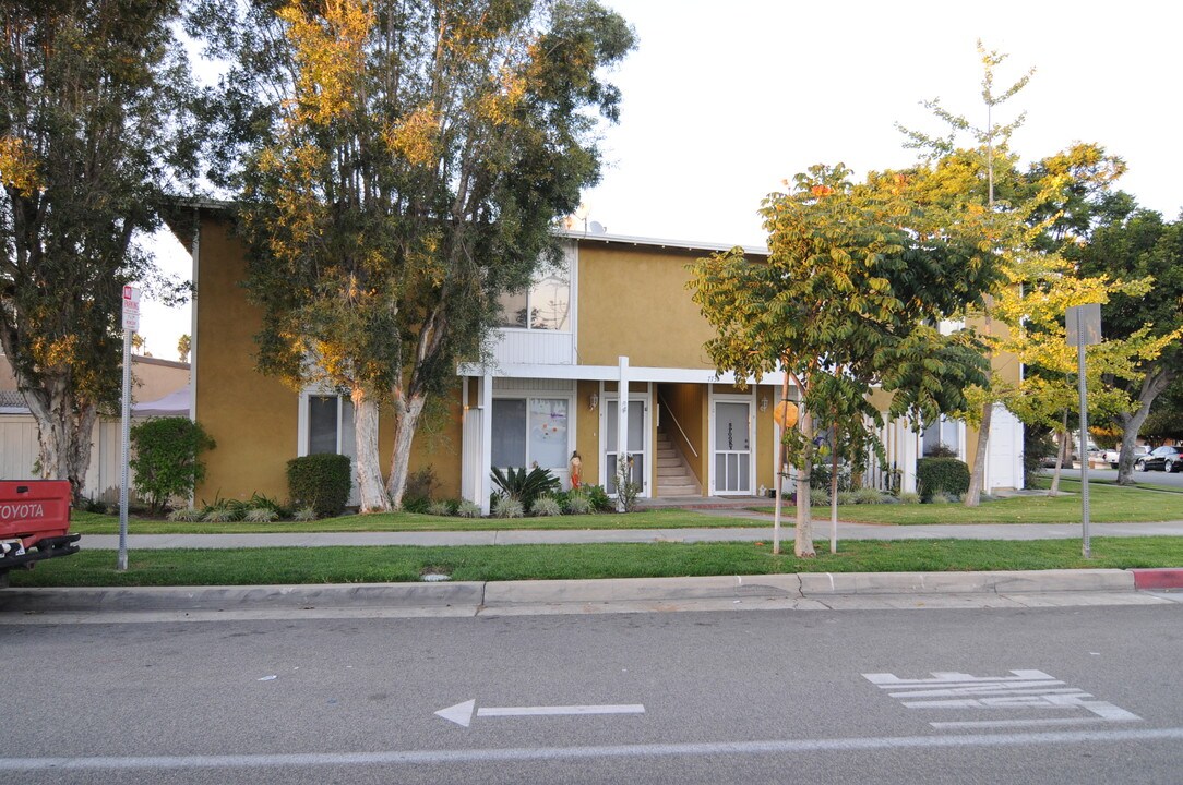 7731 Ellis Ave in Huntington Beach, CA - Building Photo