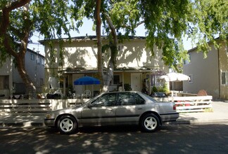 633 Buckeye St in Redwood City, CA - Building Photo - Building Photo