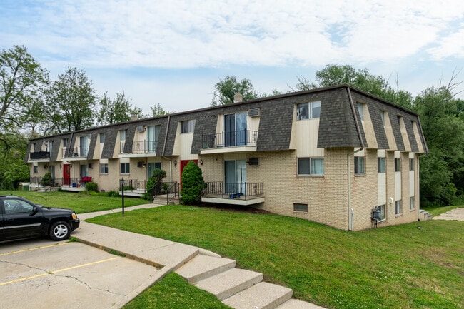 Village Manor of Brooklyn in Brooklyn, MI - Foto de edificio - Building Photo