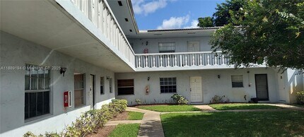 4140 Woodside Dr in Coral Springs, FL - Building Photo - Building Photo