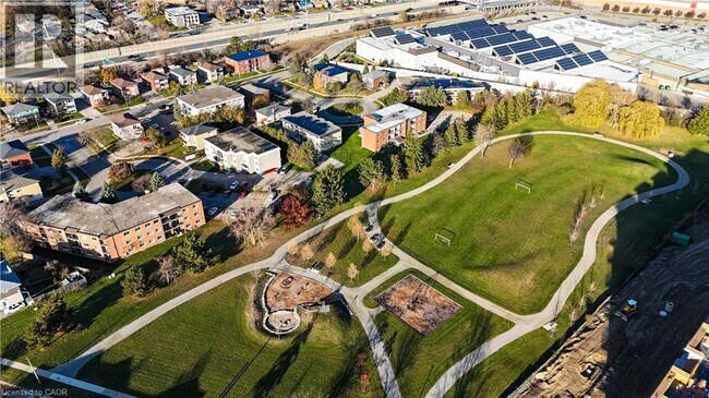 26 Woodfern Ct in Kitchener, ON - Building Photo - Building Photo