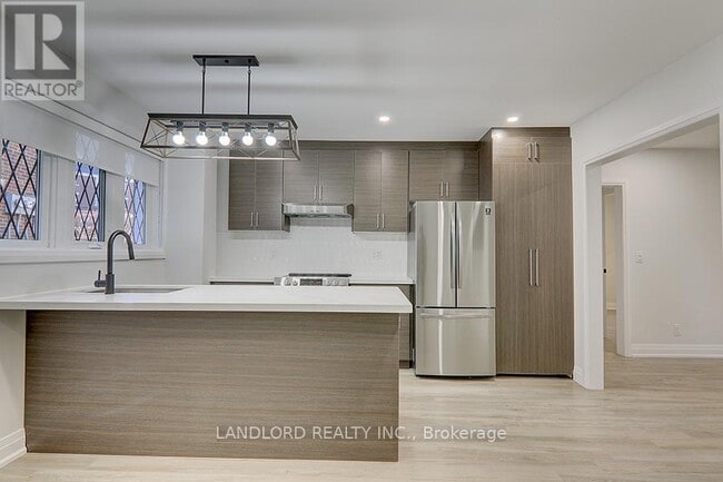 2520 Bloor St W in Toronto, ON - Building Photo - Building Photo