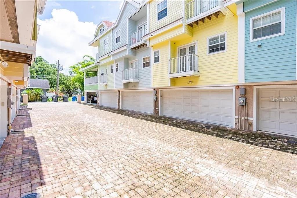 827 Grove St N in St. Petersburg, FL - Building Photo