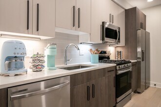 3934 14th St NW, Unit A in Washington, DC - Building Photo - Building Photo