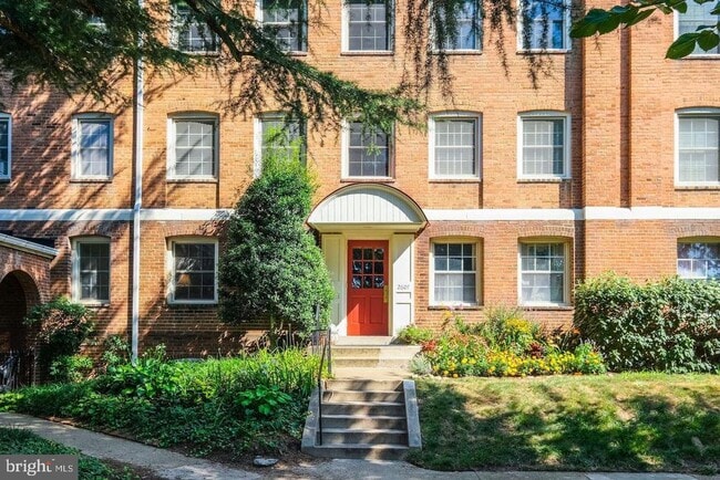 property at 2607 Arlington Blvd