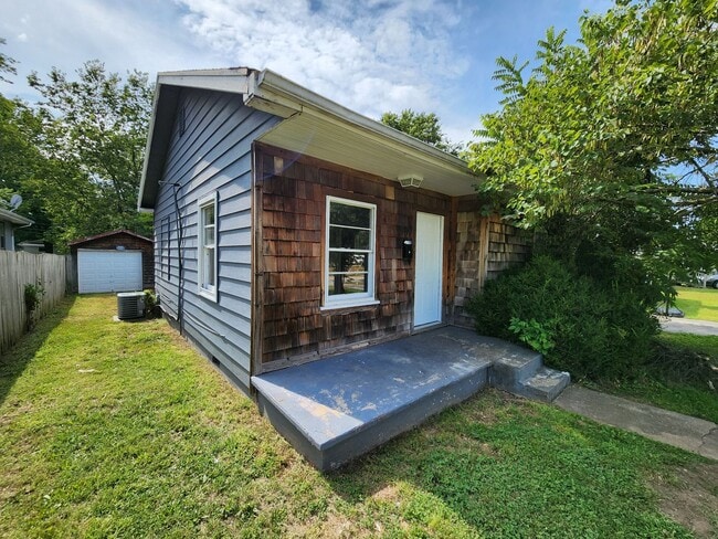 property at 939 S Fort Ave