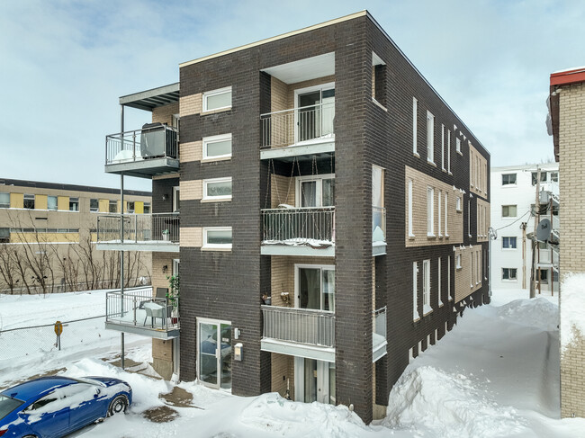 1075 Bouchette Rue in Québec, QC - Building Photo - Building Photo