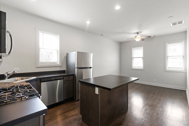 3123 N California Ave in Chicago, IL - Building Photo - Building Photo