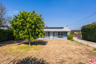 13429 Cantara St in Los Angeles, CA - Building Photo - Building Photo