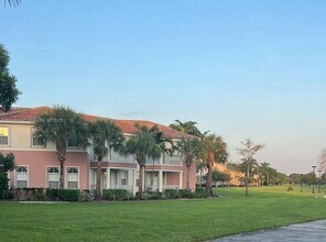 10242 NW 7th St, Unit 206 in Miami, FL - Building Photo - Building Photo