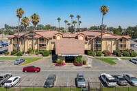 Rio Mirada Villas in Bakersfield, CA - Foto de edificio - Building Photo