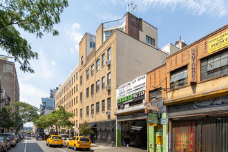 521 W 47th St in New York, NY - Building Photo - Building Photo