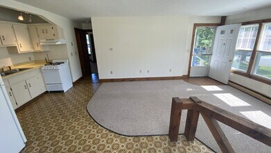 193 S Main St in Newmarket, NH - Building Photo - Building Photo