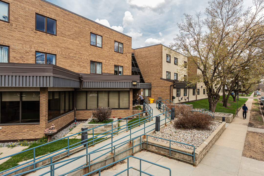 Beverly Place Lodge in Edmonton, AB - Building Photo