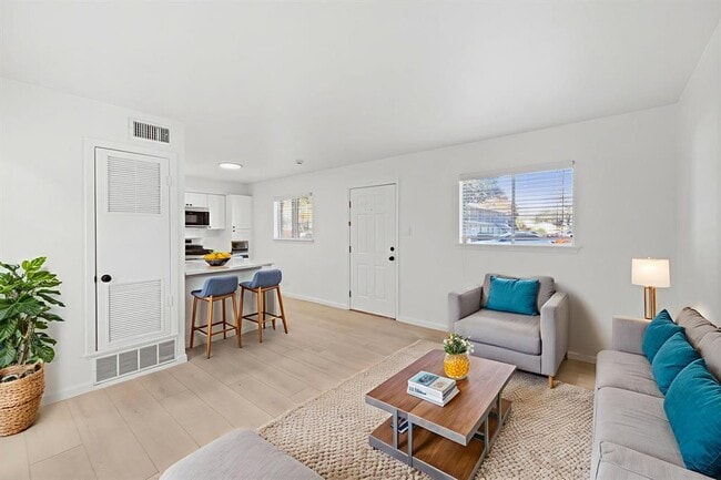 property at 806 E 13th St