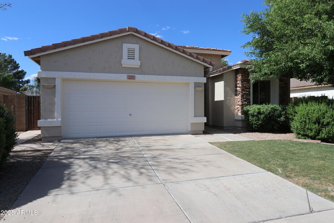 1372 W. Roadrunner Dr. in Chandler, AZ - Building Photo