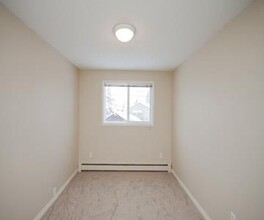 McKenzie Pointe in Grande Prairie, AB - Building Photo - Building Photo