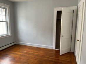 27 Richter St, Unit 3rd Floor in Providence, RI - Foto de edificio - Building Photo
