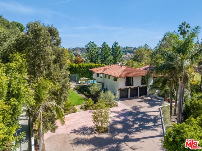 property at 7651 Willow Glen Rd