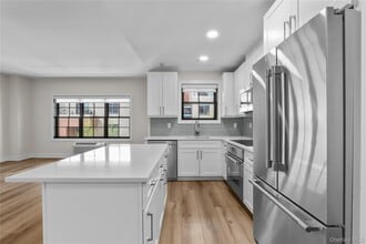 11 Purdy St in Harrison, NY - Building Photo - Building Photo