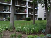 Pine Oak Apartments in Wyoming, MI - Foto de edificio - Building Photo