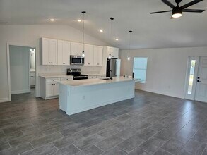 6 NE 20th St in Cape Coral, FL - Foto de edificio - Building Photo