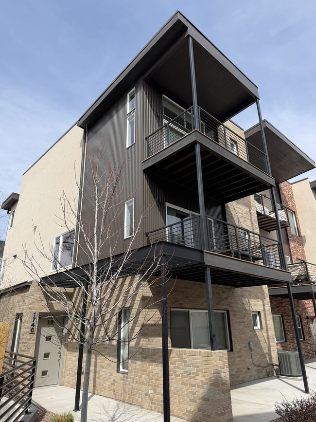 1746 Creek Edge Vw in Colorado Springs, CO - Foto de edificio - Building Photo