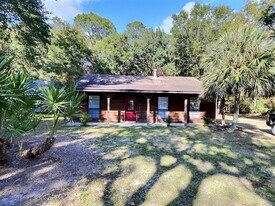 9216 Pointe Aux Chenes Rd in Ocean Springs, MS - Building Photo