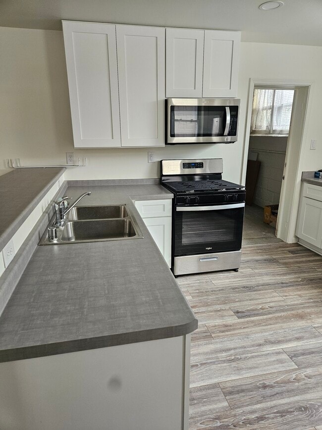 S83W20729 Janesville Rd, Unit 4- Studio Apartment in Muskego, WI - Foto de edificio - Building Photo