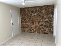 2725 Dolphin Dr in Sebring, FL - Foto de edificio - Building Photo