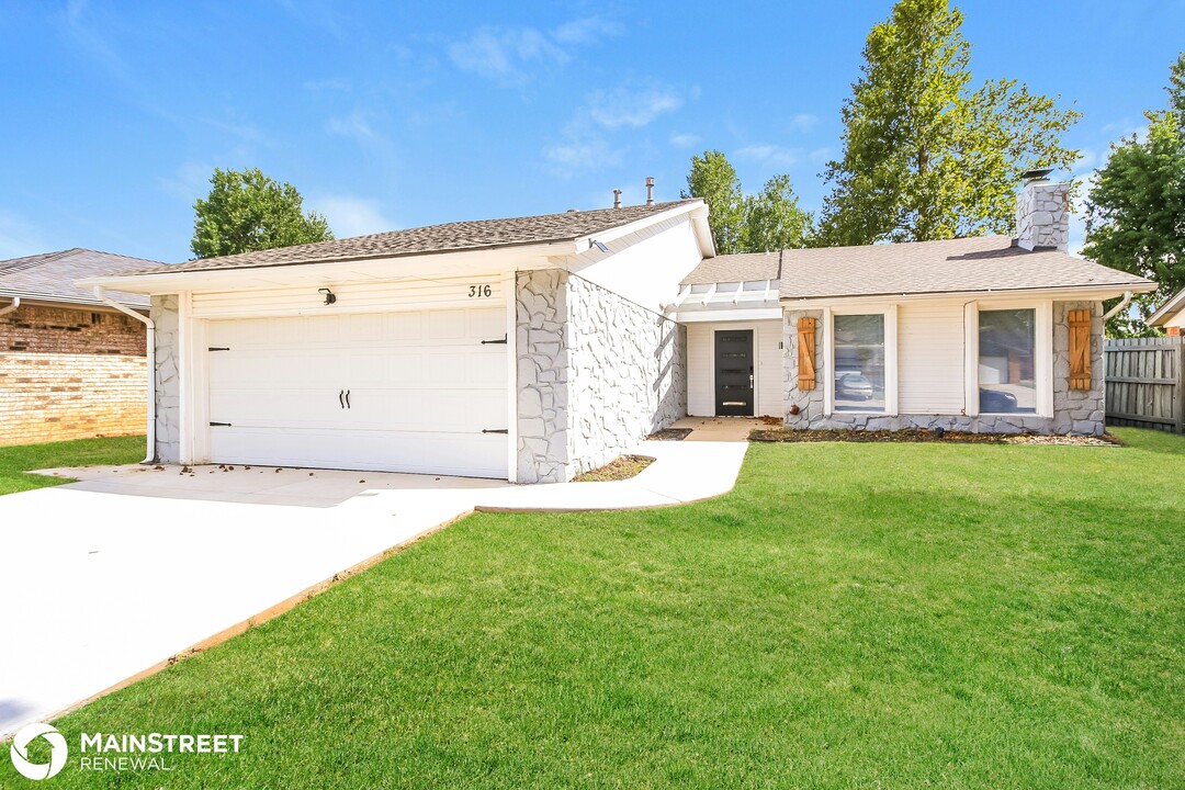 316 Redbud St in Yukon, OK - Building Photo